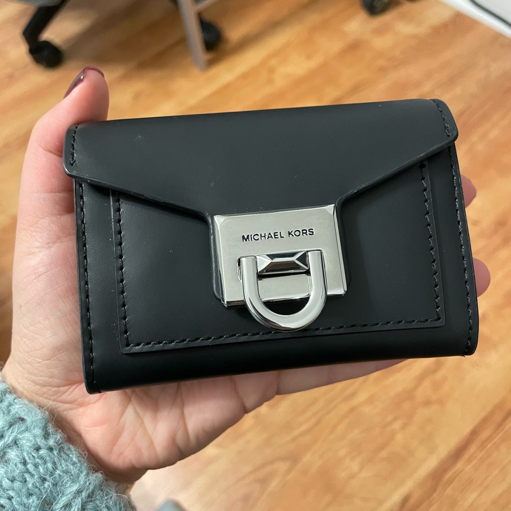 Cute black Michael kors wallet